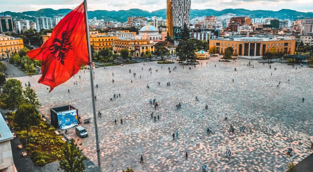 Ekonomia rritet me 4 per qind ne tremujorin e trete, efekt turizmi dhe ndertimi